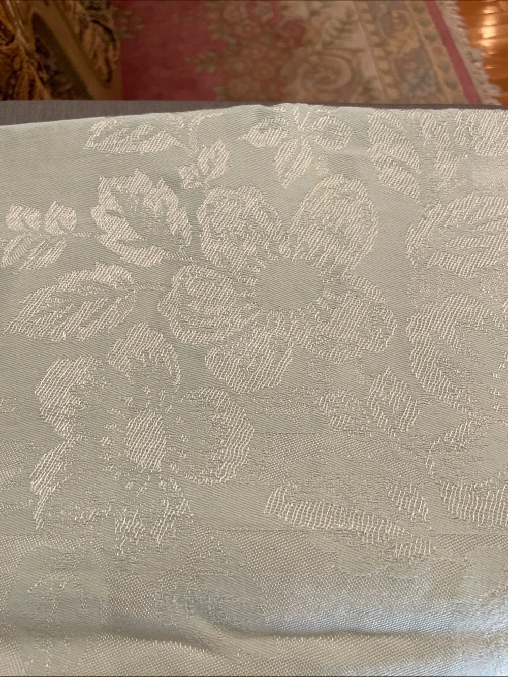 Bardwil Imported Damask “Grandeur” 64” X 84” Tablecloth & 8 Matching napkins